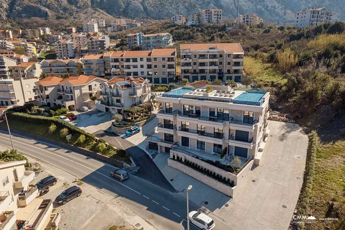 Dobrota'da cazip konumda daireler